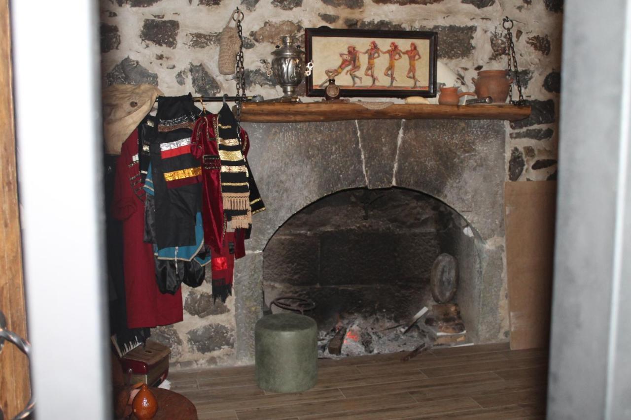 Odahouse. Fireplace And Spring Water. Батуми Экстерьер фото