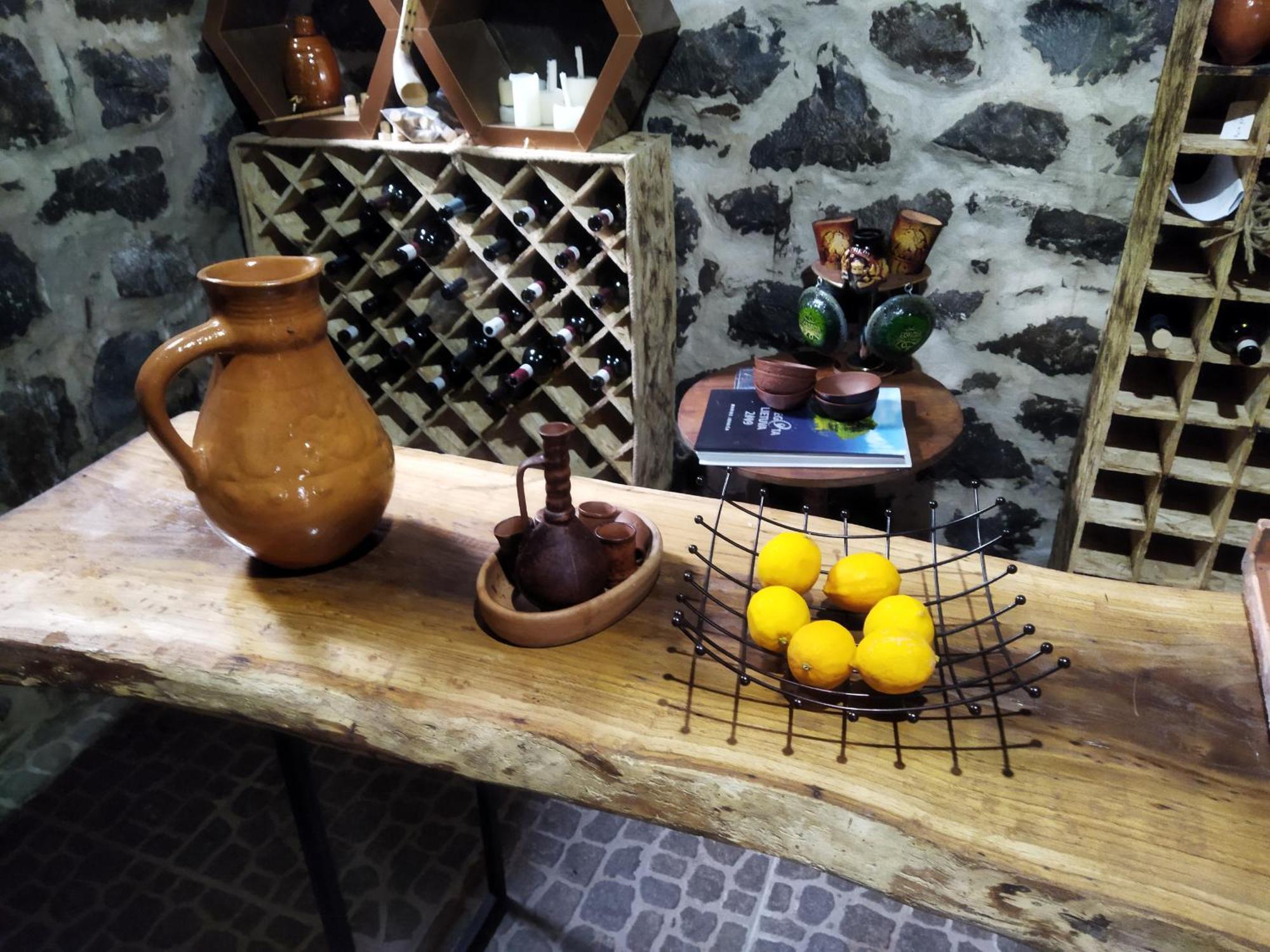 Odahouse. Fireplace And Spring Water. Батуми Экстерьер фото